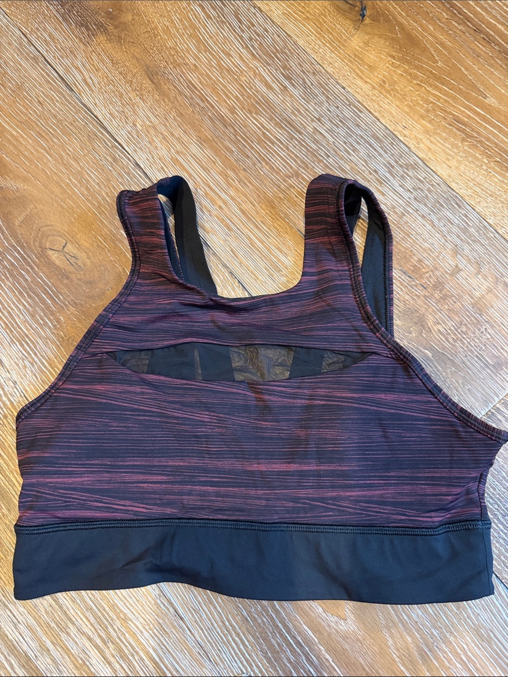 Lululemon sports bra w/ mesh - like new